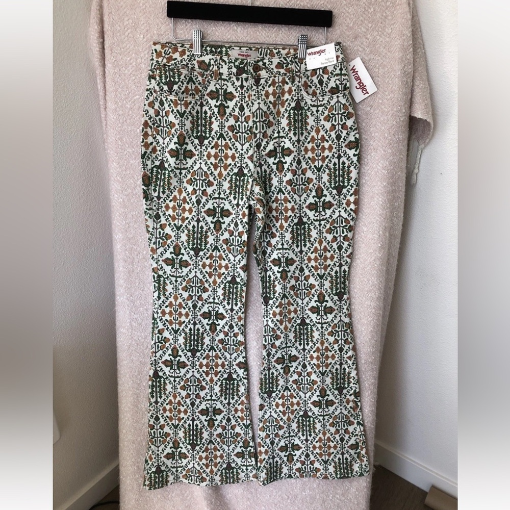 Wrangler Women's Geometric Print Bootcut Pants in Green & Tan